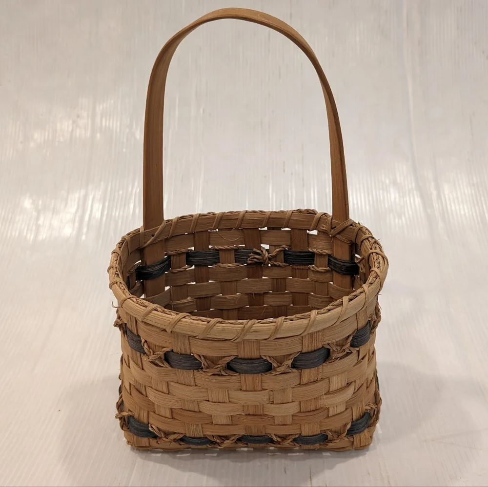 Woven Wicker basket wall hanging basket with handle